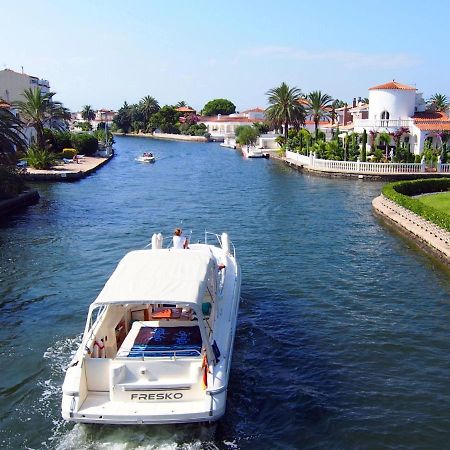 Holiday Home Requesens Canal Empuriabrava Kültér fotó