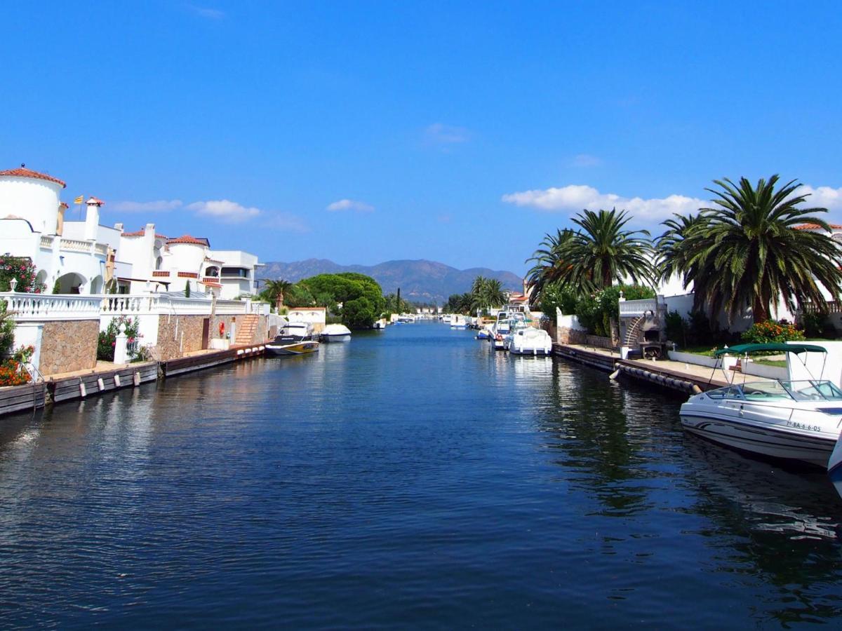 Holiday Home Requesens Canal Empuriabrava Kültér fotó