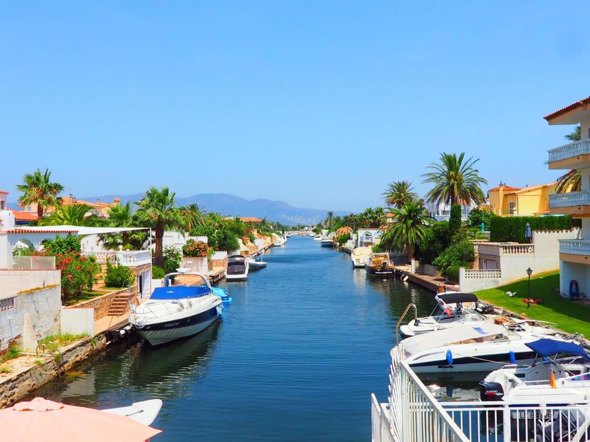 Holiday Home Requesens Canal Empuriabrava Kültér fotó