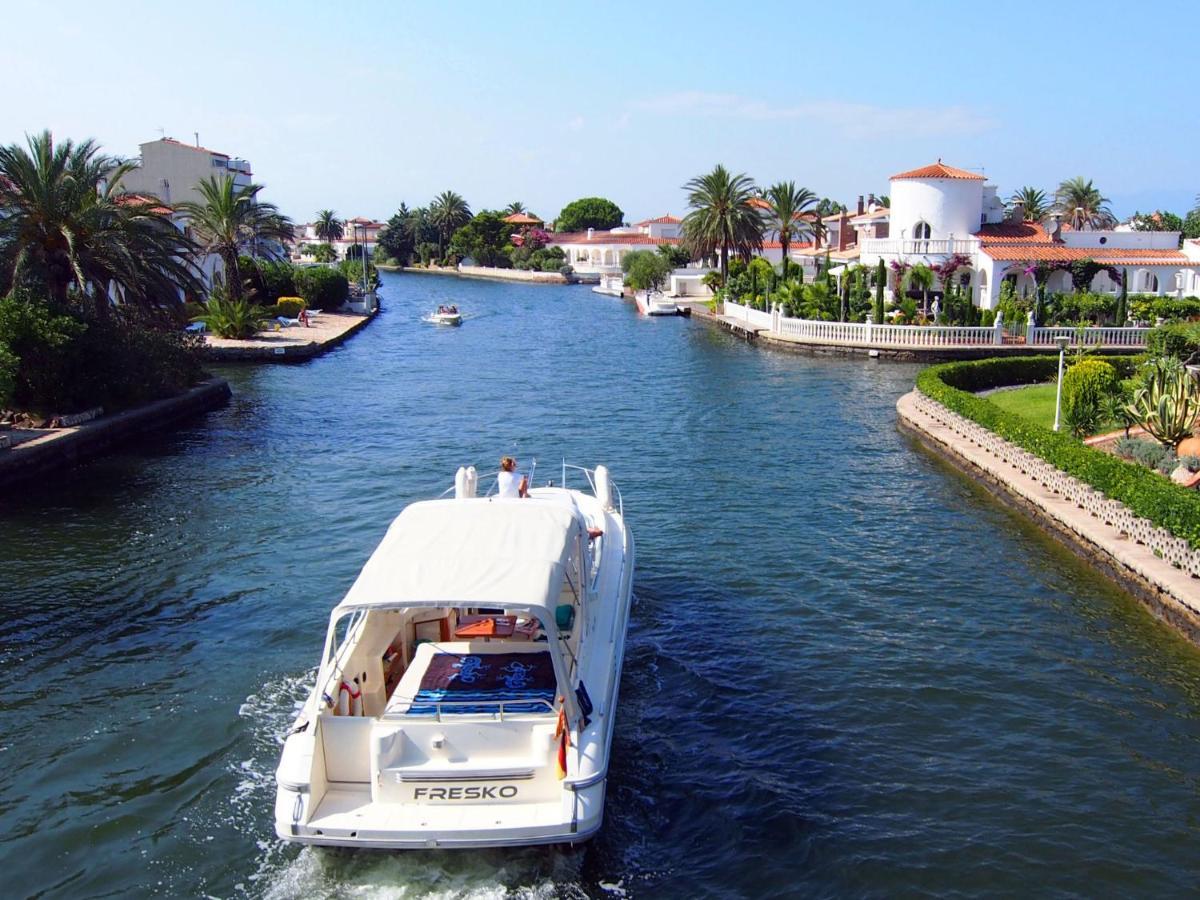 Holiday Home Requesens Canal Empuriabrava Kültér fotó